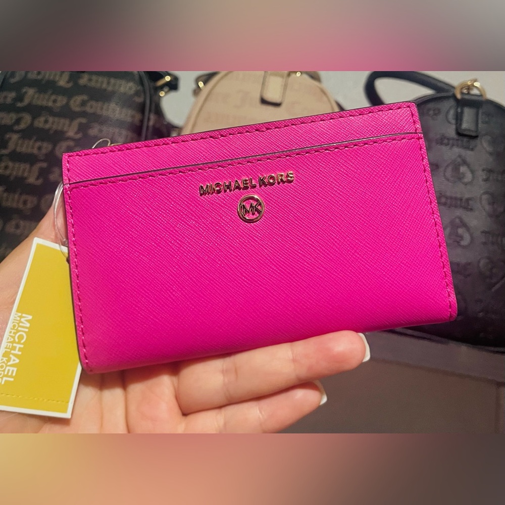 Michael kors wallet 🍒